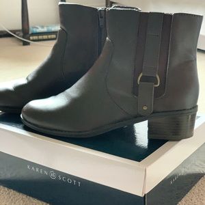 Karen Scott brown ankle boats